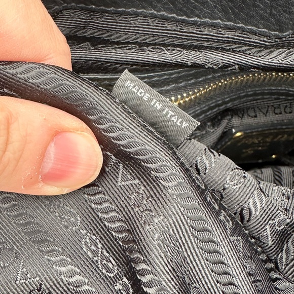 ❗️SOLD❗️PRADA CROSSBODY BAG - Picture 14 of 16